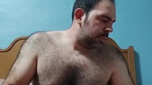 Solo y cachondo de noches jugando en webcam me piden que me corra en mi pecho