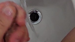 Schizzata nel bidè