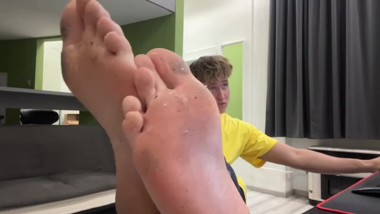 Feet Ignore - Free Sex Video - RedTube