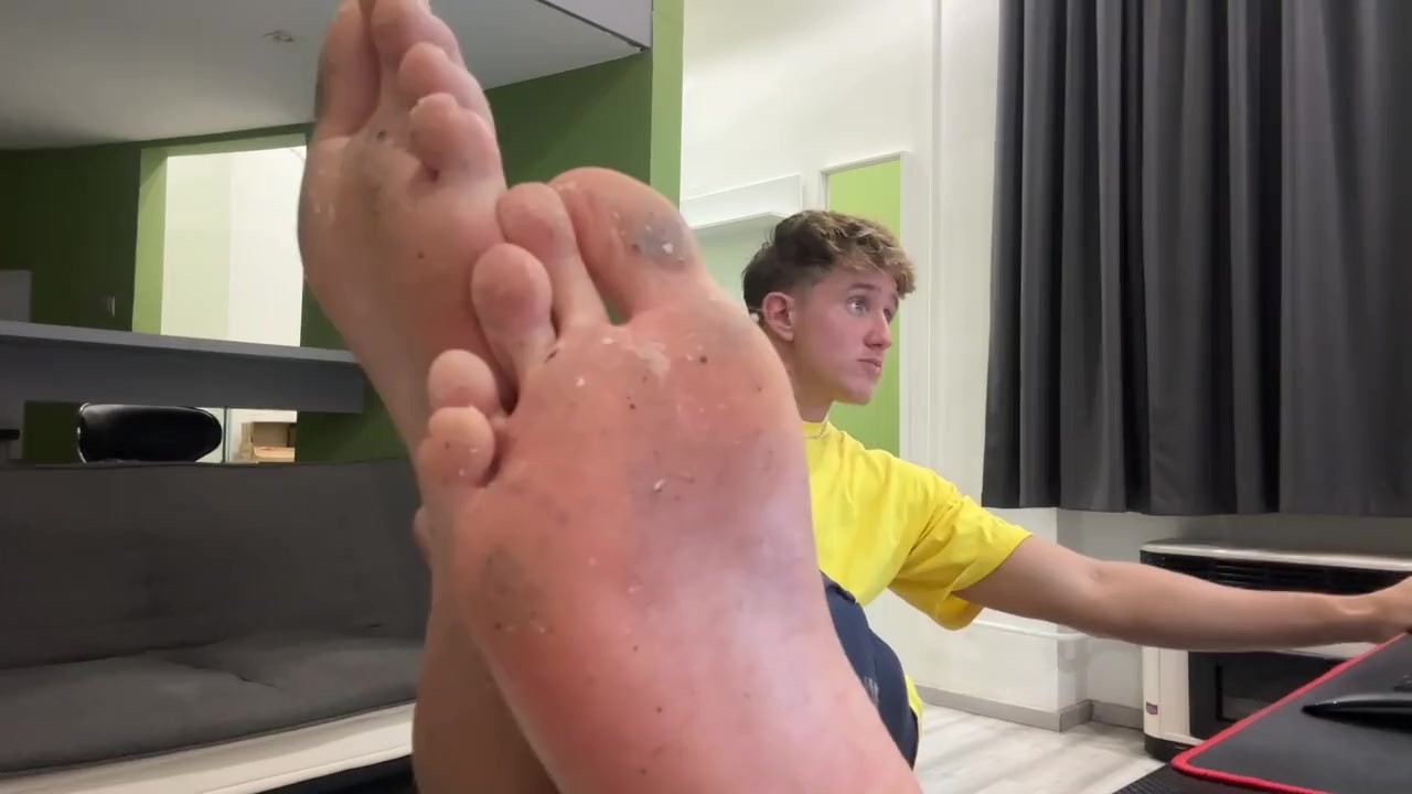 Feet Ignore - Free Sex Video - RedTube