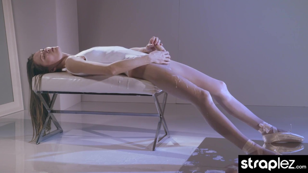 this kinky ballerina masturbate with a big feeldoe dick - Free Sex Video - RedTube