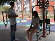 ¿porque el hermanastro mayor quiere que su hermanastra morena le chupe la polla? 1/16