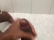 dotado com muito tesao se masturbando e quase gozando 🥵🥵 16/16