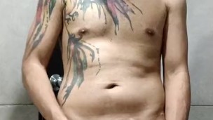 Rica jalada de verga, en el baño del trabajo....