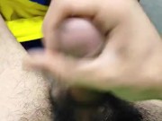 Bati uma punheta no banheiro 14/16