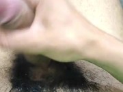 Bati uma punheta no banheiro 8/16