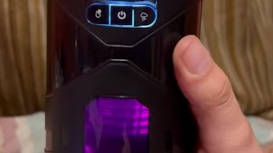 Maquina que hace garganta profunda lo chupa bien rico y fuerte, explosión de leche al final del vide