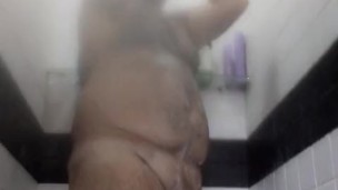 Depois de uma boa gozada um banho pra relaxar
