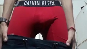 Me jalo bien sabroso la polla de alegria y cuento hasta mis 33 suscriptores bien exitado en español