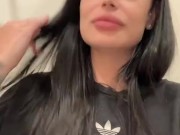 TATTOOED MILF SQUIRTS AFTER VIDEOCALL WITH FAN