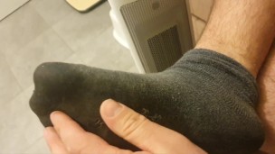 Chaussettes puantes qui collent à mes pieds