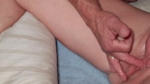 PUSSY MASSAGE, IT'S SO DELICIOUS. Fingering wet pussy