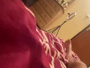 سعوديه قحبه تخون زوجها مع اي واحد عشان بتعشق الزبونيك