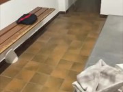 Je me fais baiser dans les vestiaires par le capitaine avant le match de foot 6/16