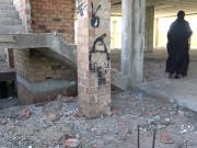 جندي يزني بطيز امرأة مسلمة برة البيت 16/16