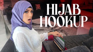 Hijab Girl Nina Grew Up Watching American Teen Movies And Is ...