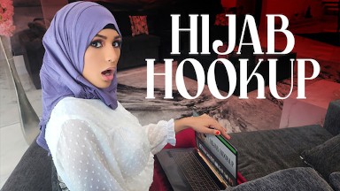 Hijab Girl Nina Grew Up Watching American Teen Movies And Is Obsessed With Becoming Prom Queen