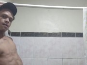 Esta chica es perfecta para una mamada inversa extrema. Gran facial!