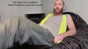 Construction worker cums in his beard on lunch break