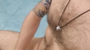 Ragazzo si masturba in bagno