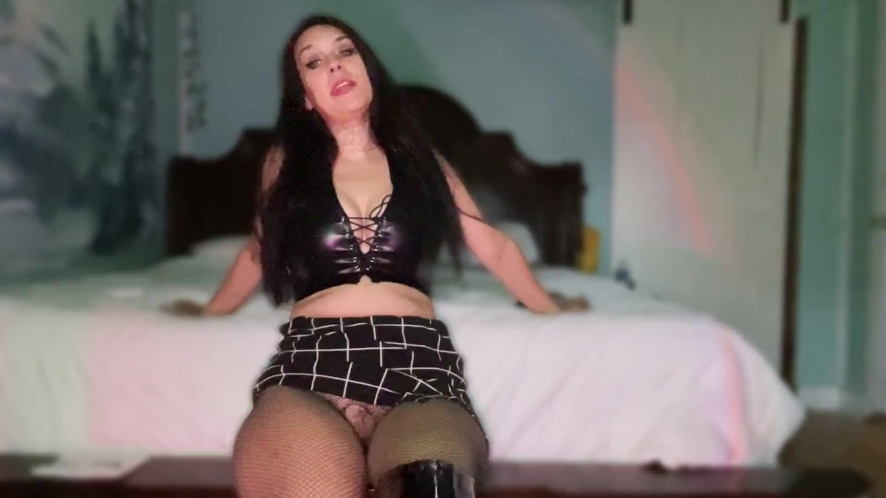 MARRIAGE THERAPIST LOLLA GIVE CLIENT JOI - Free Sex Video - RedTube