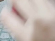 MORENA SAFADA LIMPANDO ESPELHO DO BANHEIRO COM SEU DECOTE SALIENTE/brunette cleaning mirror showing 13/16