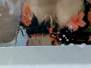 MORENA SAFADA LIMPANDO ESPELHO DO BANHEIRO COM SEU DECOTE SALIENTE/brunette cleaning mirror showing 5/16