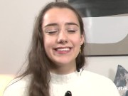 Ersties - Medea lässt sich von der Energie ihres Kristalldildos zum Höhepunkt bringen 14/16