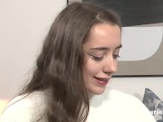 Ersties - Medea lässt sich von der Energie ihres Kristalldildos zum Höhepunkt bringen 15/16