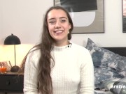 Ersties - Medea lässt sich von der Energie ihres Kristalldildos zum Höhepunkt bringen 6/16