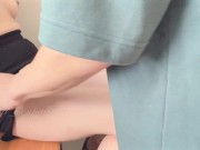 「仕事中だからダメ♡」といいつつ、超絶美人が手マンに我慢できずにデスクをビチャビチャにしながら激イキ 9/16