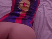PAGANDO APUESTA - mi mejor amiga BARCELONISTA paga apuesta al perder EL CLASICO 2/16