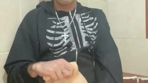 Chacal se folla juguete sexual