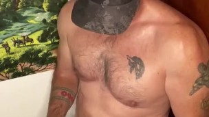 Beefy Daddy rewards bearded jock with his throbbing cock