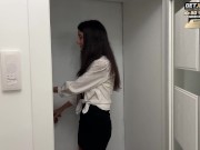 Шлюха жена изменяет мужу с массажистом прямо на столе - Screenshot 1 of 16 - HD