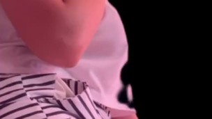 Striptiz Młodej Studentki z Polski Pokazuje moje duże cycki i dużą dupę + zabawa cipką