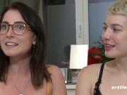 Ersties - Lias und Birgits lustvolle Spiele mit Analplug und Analkugeln 11/16