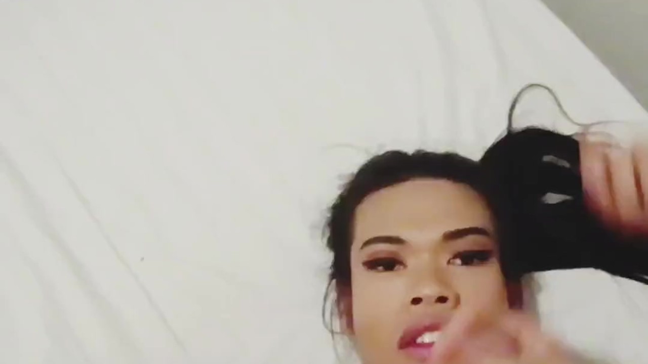 Thai ladyboy takes a big face cumshot after giving a long blowjob to Joh POV - 無料セックスビデオ - RedTube