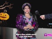 Milf cachonda decide ir a mi apartamento y no a su fiesta de Halloween - Gatidiosa 1/16