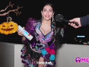 Milf cachonda decide ir a mi apartamento y no a su fiesta de Halloween - Gatidiosa 11/16