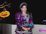 Milf cachonda decide ir a mi apartamento y no a su fiesta de Halloween - Gatidiosa 8/16