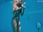 Hottest Russian perfect body babe Mary in the pool 12/16
