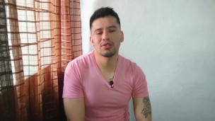 Hombre musculoso me mama mis 19cm de vergota en el cine ! Relato sexual