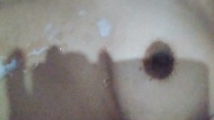 Depois da transa o corpo ficou coberto de porra.