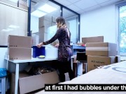 Sexe au travail. Mon collègue trompe sa copine avec moi pendant la pause dèj 2/16