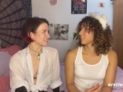 Ersties - Kätzchen July wird von Flora in einer heißen BDSM-Sitzung mit Strap-on gefickt 12/16