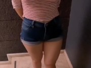 ME FOLLO A MI PADRASTRO PARA QUE ME DÉ DINERO PARA IRME DE FIESTA 1/16