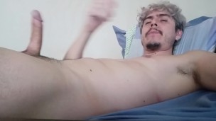 Me masturbo muy rico y saco leche espesa