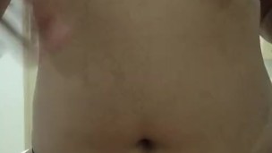 Boobs incríveis de universitária gostosa! Assista agora!
