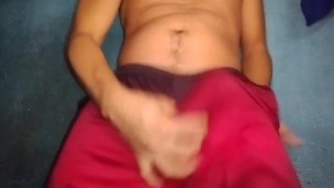 Chico Sexy y Caliente Masturbándose y Hablando Sucio Hasta Enorme Corrida Gimiendo de Semen